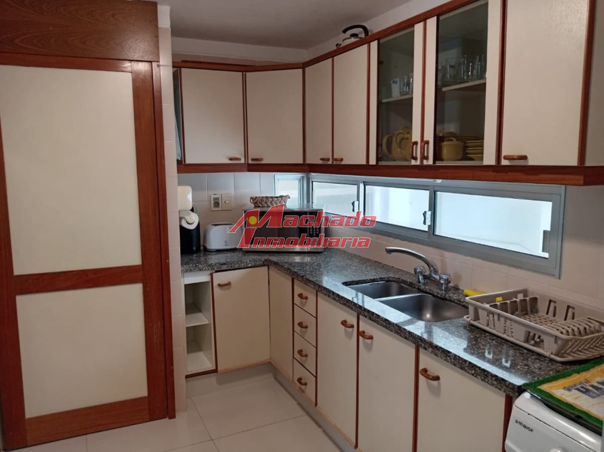 Alquiler de Apartamento a metros de playa Brava