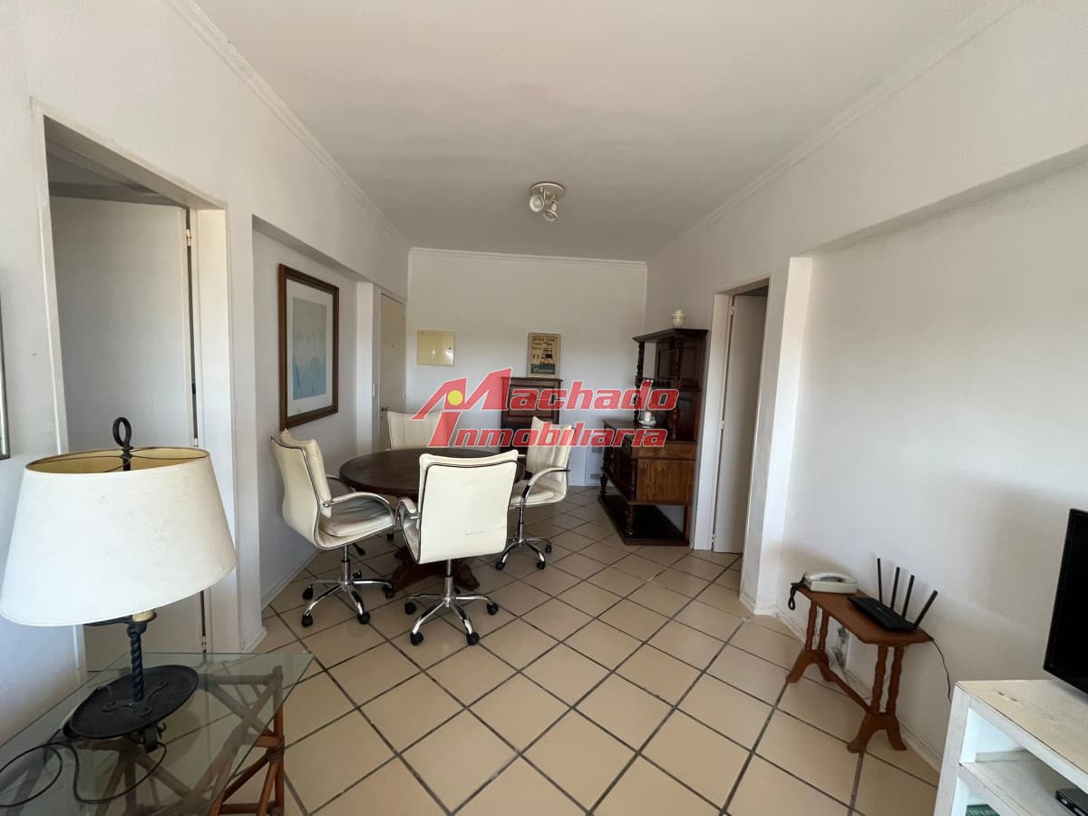 Alquiler y venta de apartamento de dos dormitorios en Punta del Este
