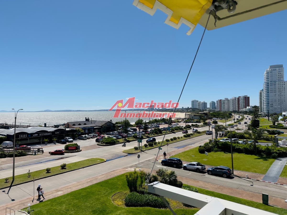 Alquiler de Temporada en Punta del este, primera linea de la mansa, 3 domritorios.