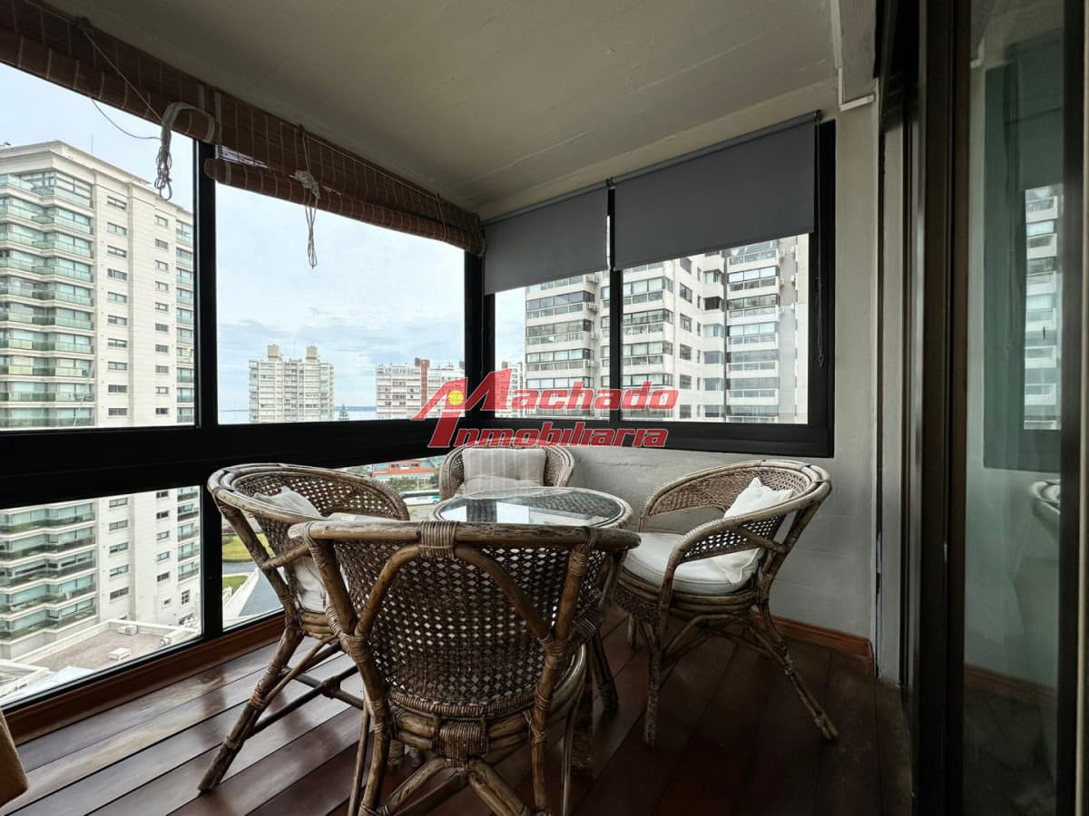 Apartamento de 3 dormitorios en venta en Punta del Este
