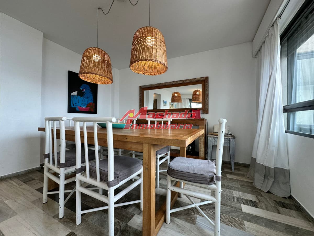 Apartamento de 3 dormitorios en venta en Punta del Este