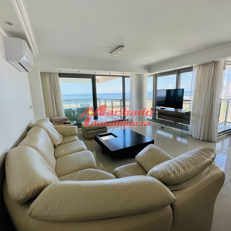 Apartamento en Venta y alquiler , primera linea, playa brava.