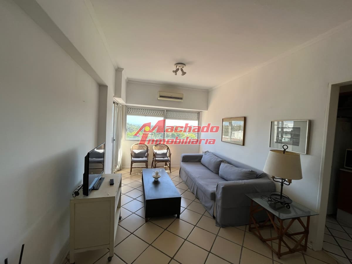 Alquiler y venta de apartamento de dos dormitorios en Punta del Este