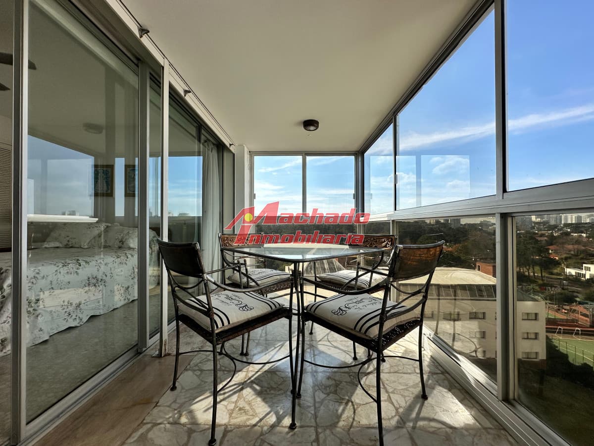 Apartamento en venta de dos dormitorios en Playa mansa