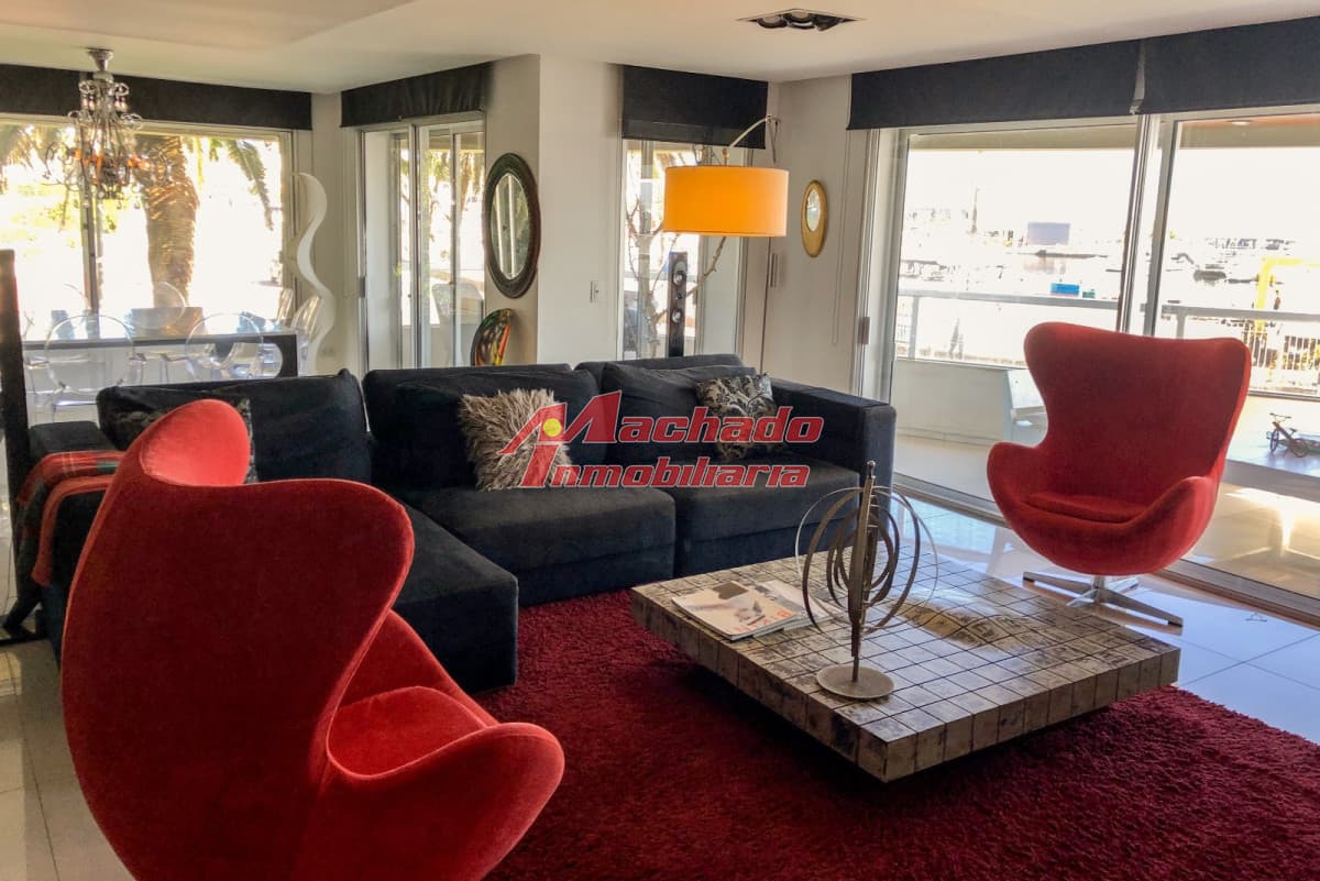 Apartamento En Venta Edificio Espigon Frente Al Puerto.