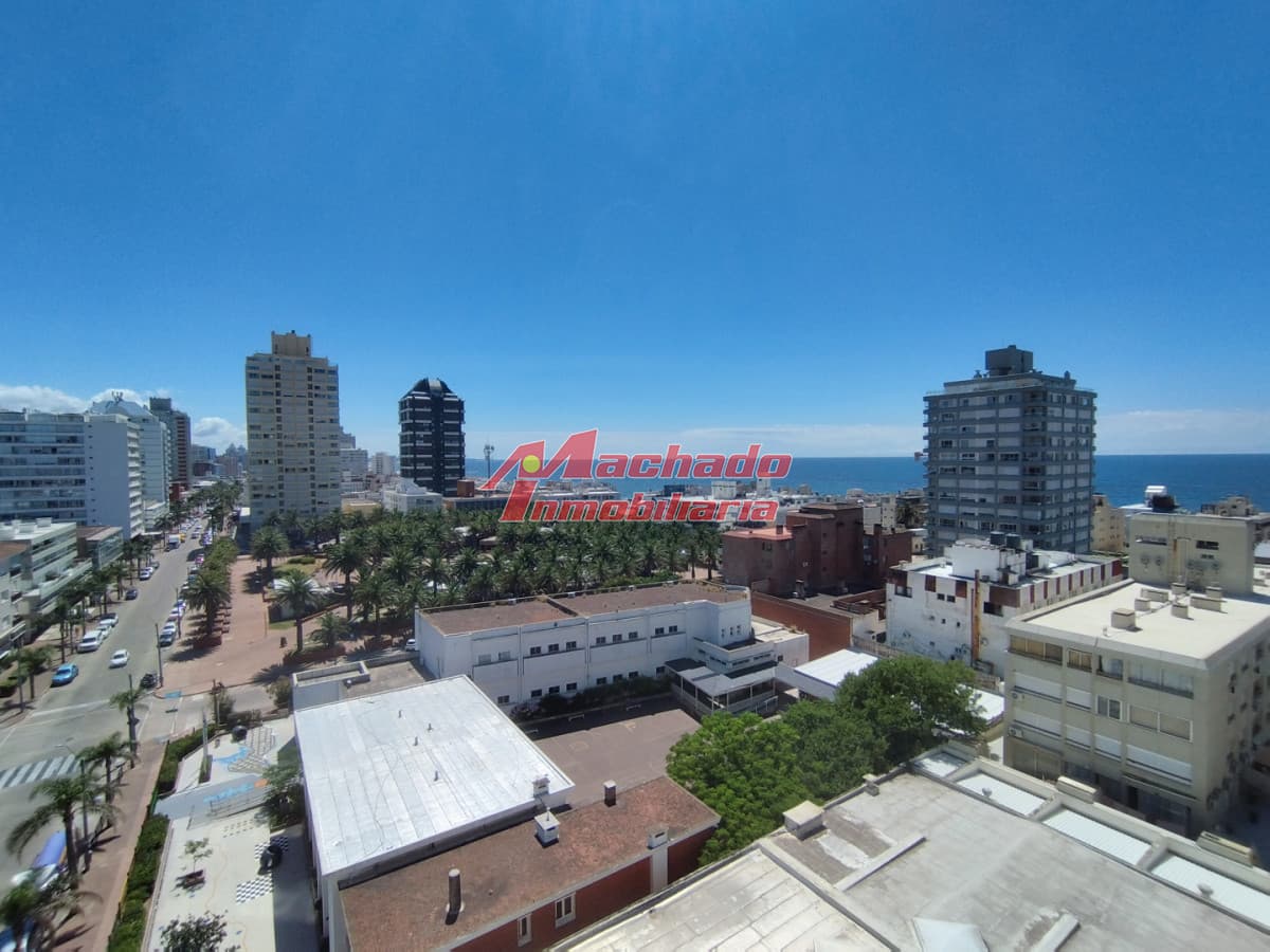 Alquiler de apartamento de 3 dormitorios y dependencia de servicio en Punta del Este