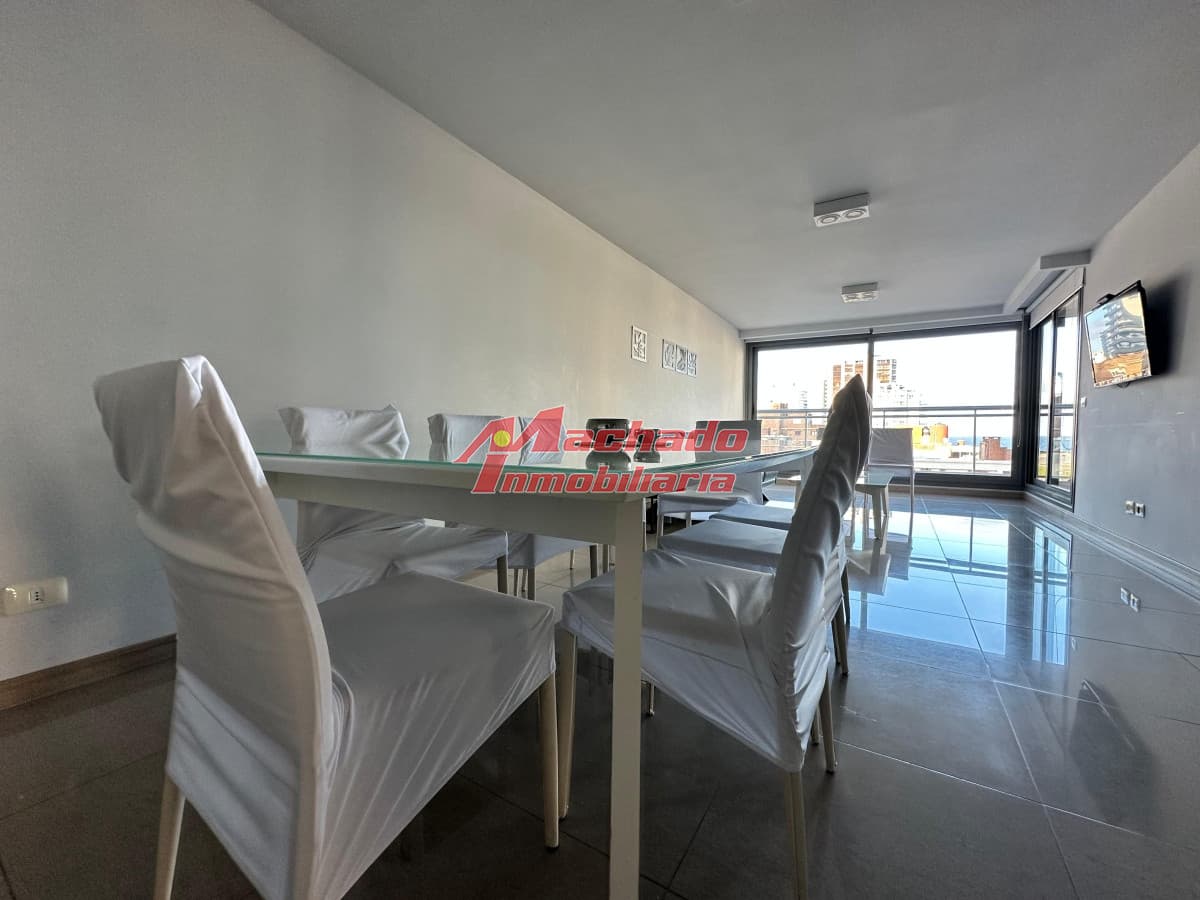 Venta de apartamento de dos dormitorios zona playa brava