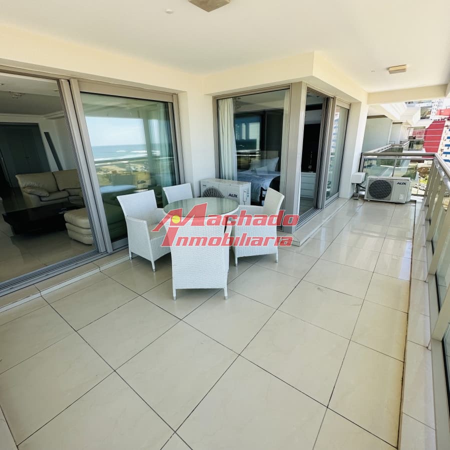 Apartamento en Venta y alquiler , primera linea, playa brava.