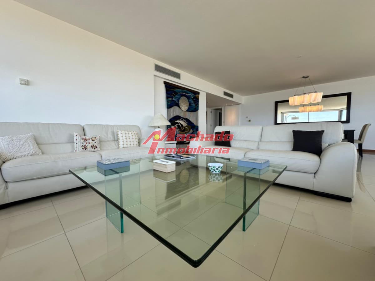 Apartamento de 3 dorm más dep en venta en Punta del Este