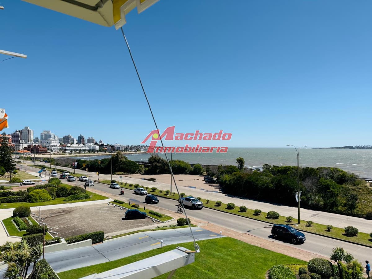 Alquiler de Temporada en Punta del este, primera linea de la mansa, 3 domritorios.