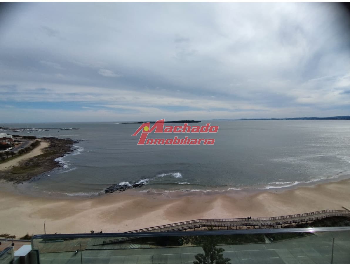 Alquiler de apartamento de 3 dormitorios y dependencia en Punta del Este