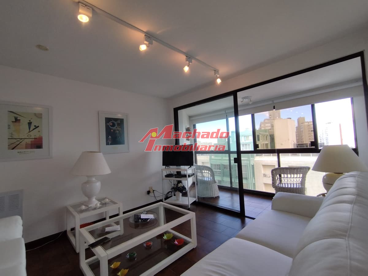 venta de apartamento sobre playa brava