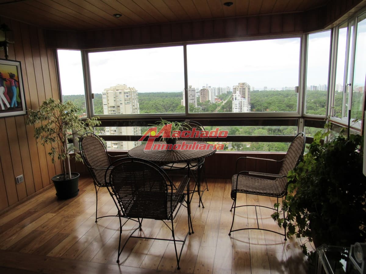 Venta de apartamento de dos dormitorios en Punta del Este