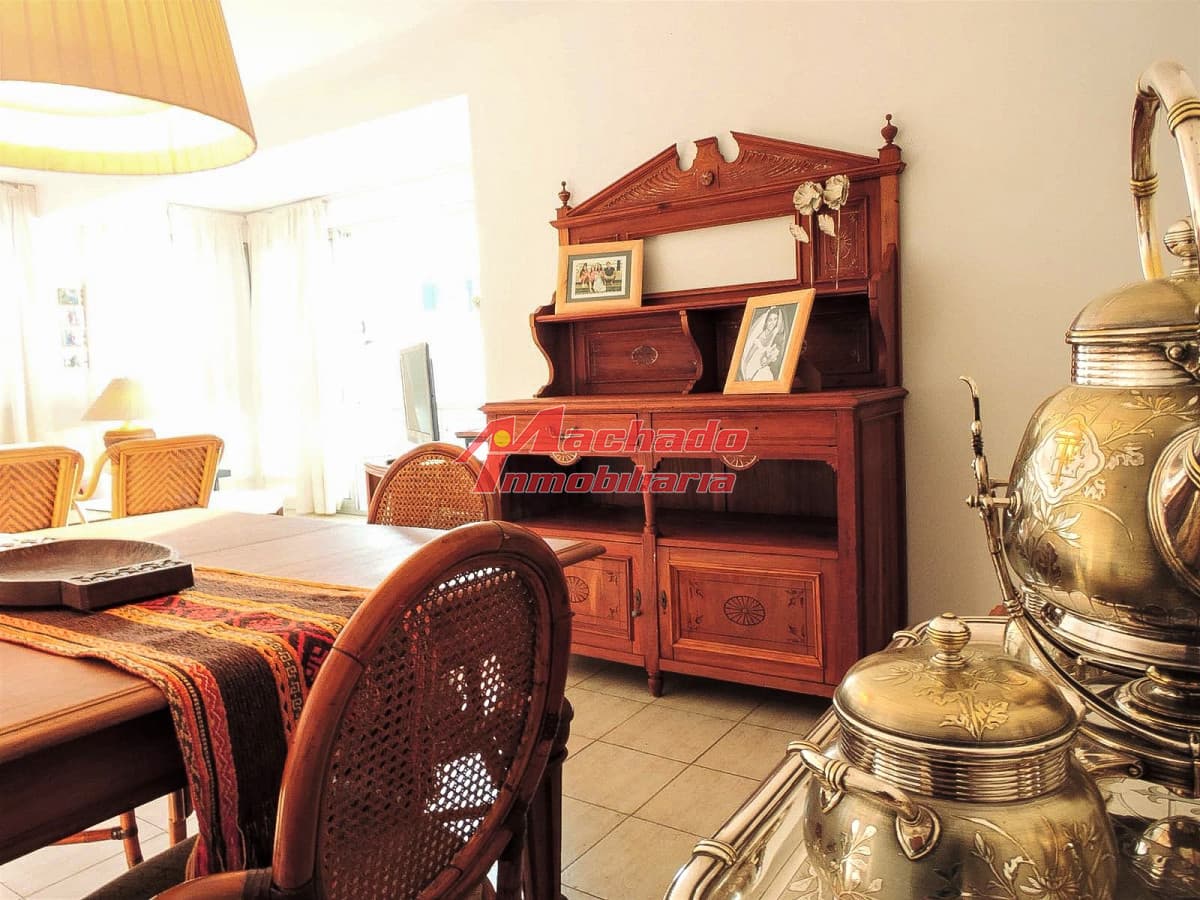 Apartamento en venta dos dormitorios y dependencia de servicio en Punta del Este