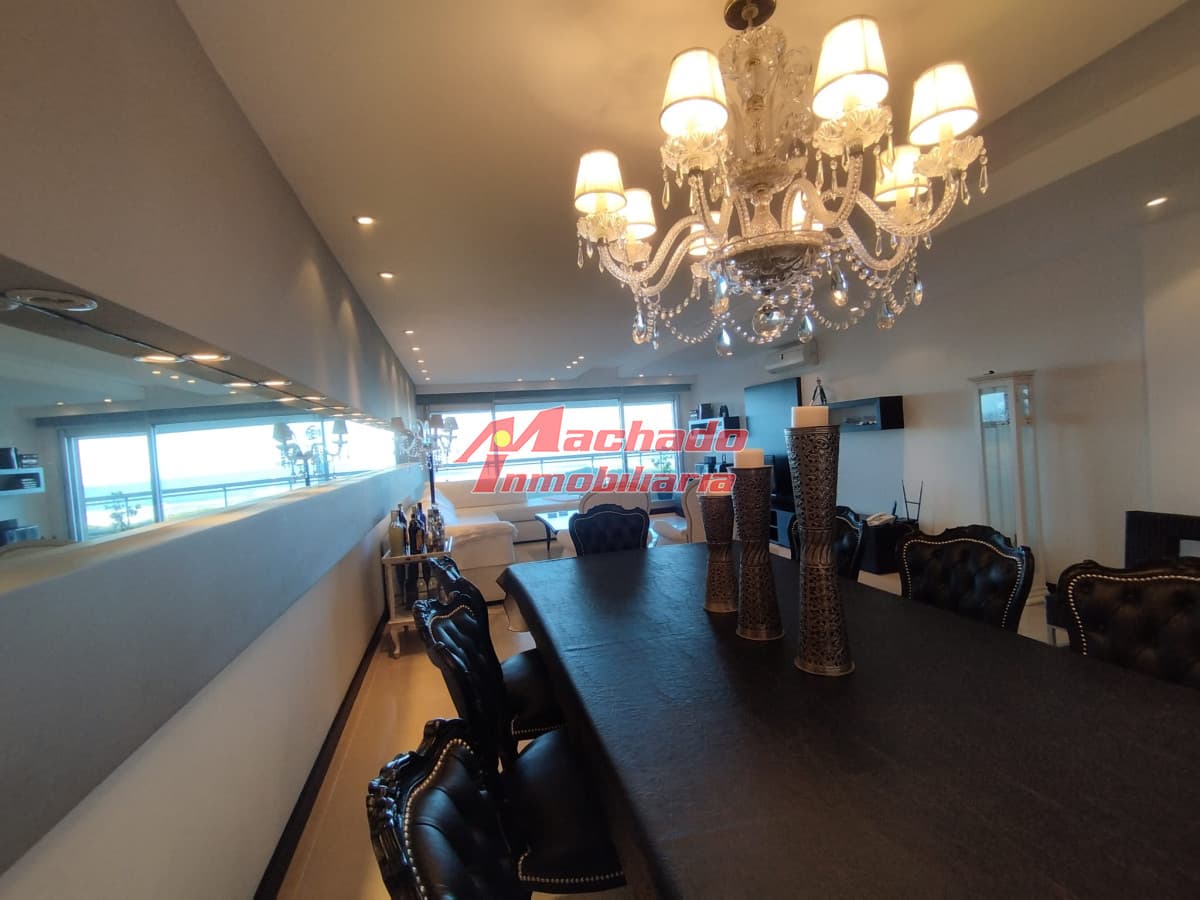 Apartamento en Venta y alquiler   frente a playa brava