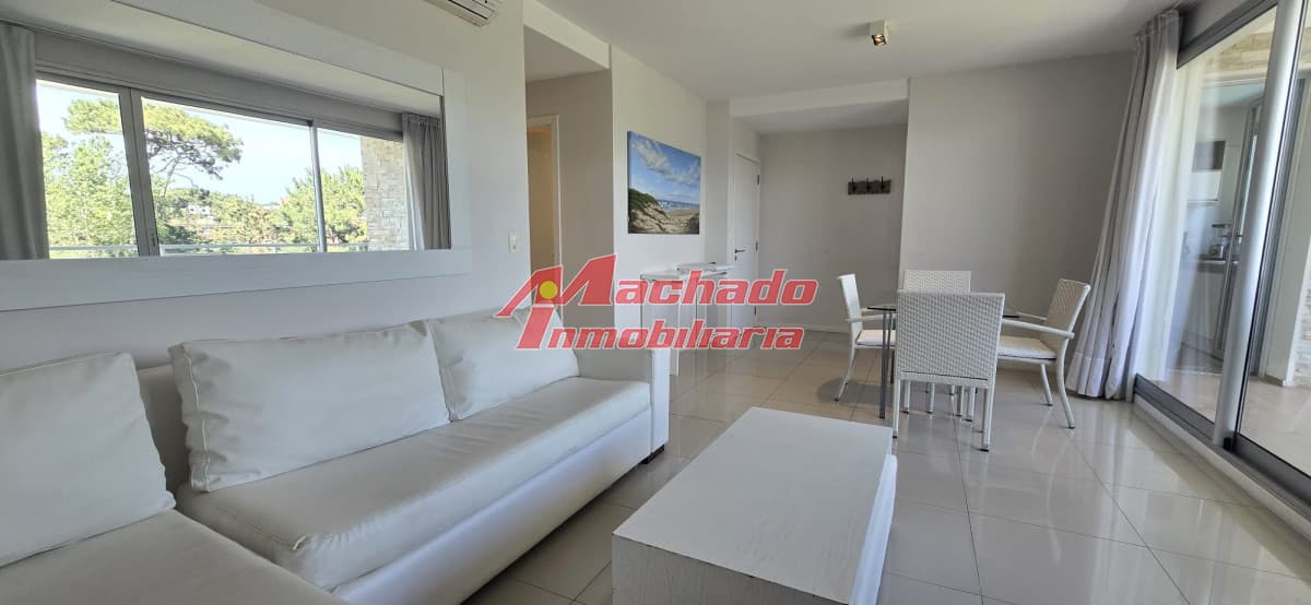 Apartamento de dos dormitorios en venta en Punta del Este