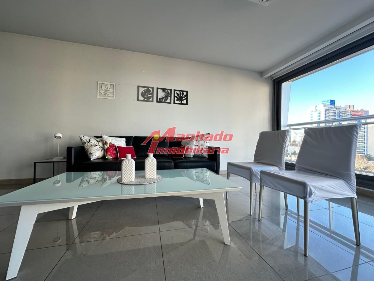 Venta de apartamento de dos dormitorios zona playa brava