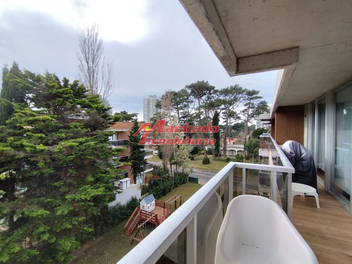 venta de apartamento con balcon en playa mansa