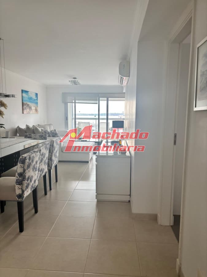 Apartamento de 2 dormitorios en Playa Mansa en venta