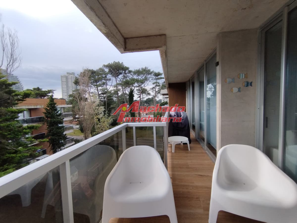 venta de apartamento con balcon en playa mansa
