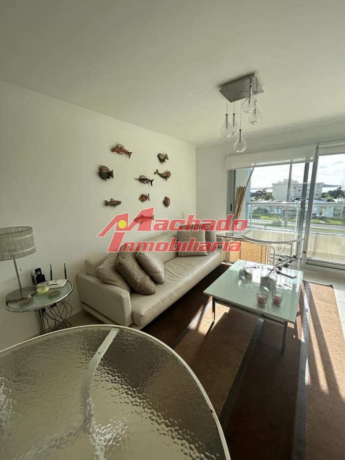 Apartamento de 2 dormitorios en Playa Mansa en venta