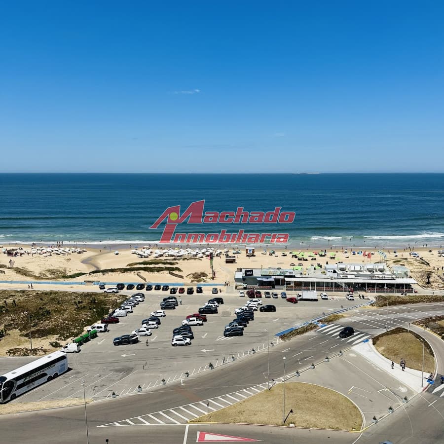 Alquiler y venta de apartamento, primera linea, playa brava. 9170