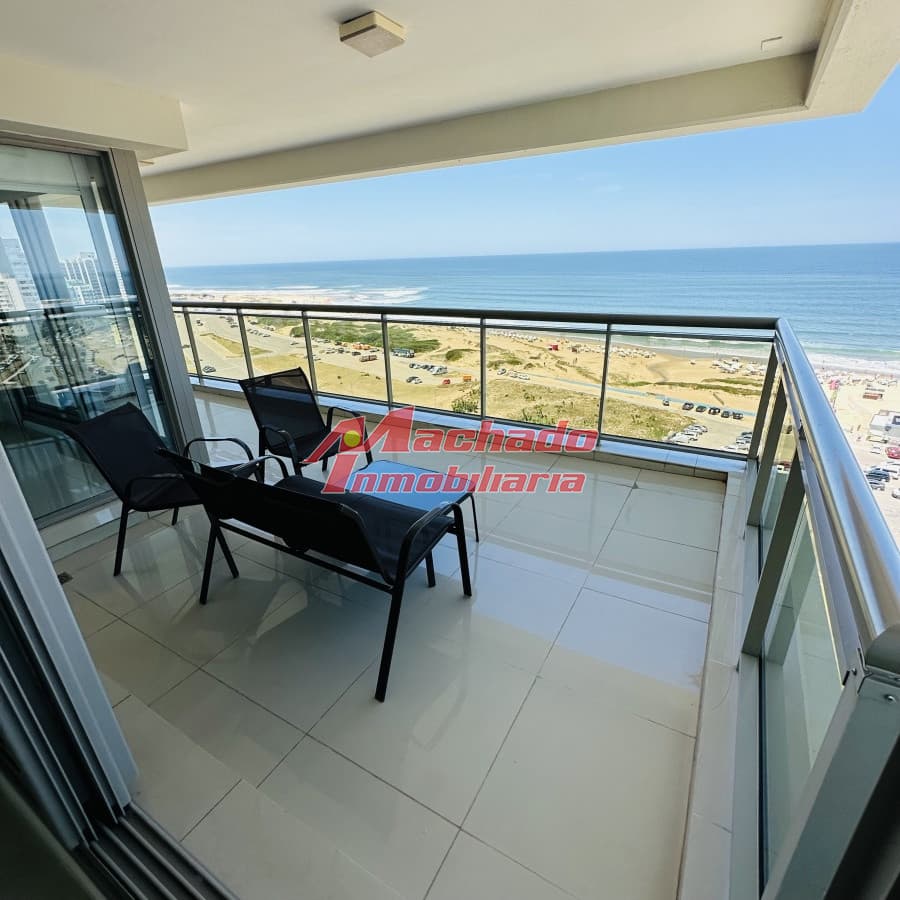 Apartamento en venta , primera linea, playa brava.·9171