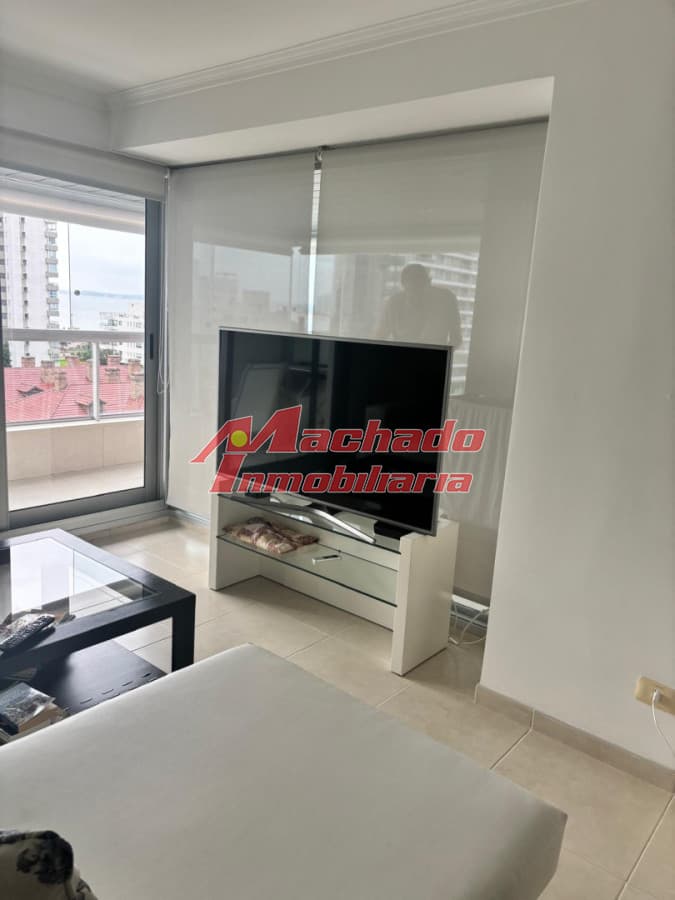 Apartamento de 2 dormitorios en Playa Mansa en venta