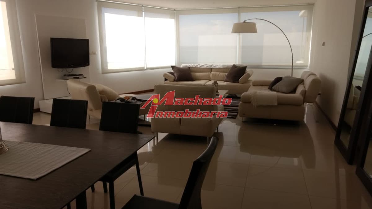 Alquiler y venta de excepcional departamento en Punta del Este