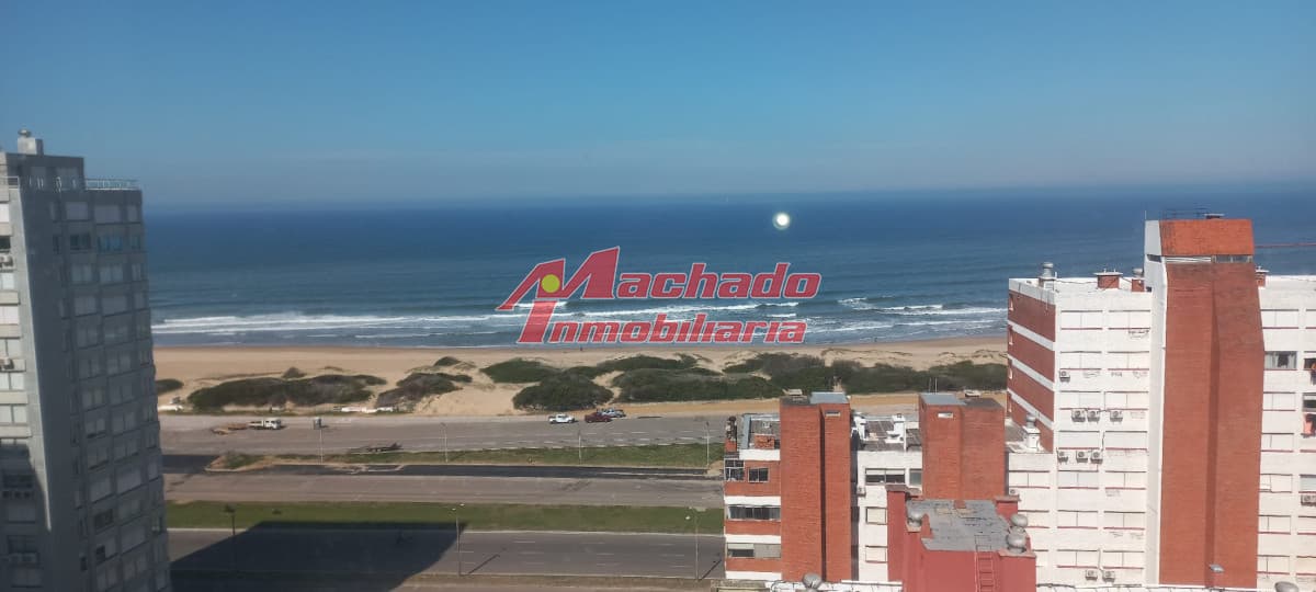 Apartamento en alquiler, edificio con piscina