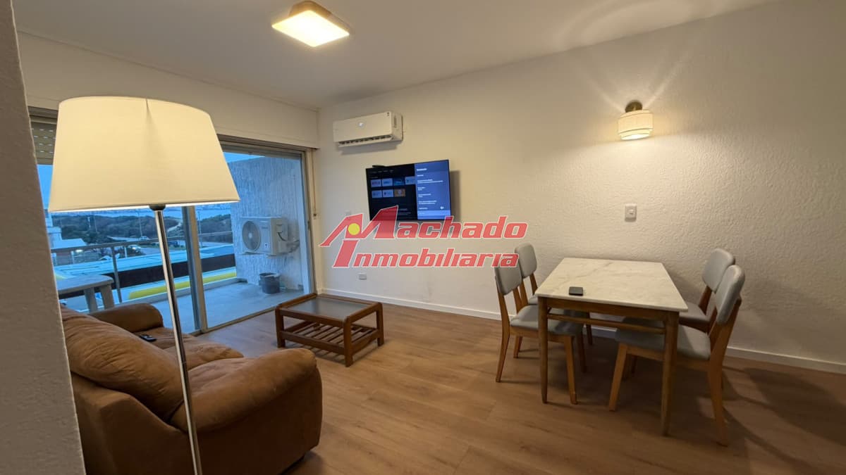 Apartamento en alquiler temporal. 2 dorm, primera linea playa Mansa
