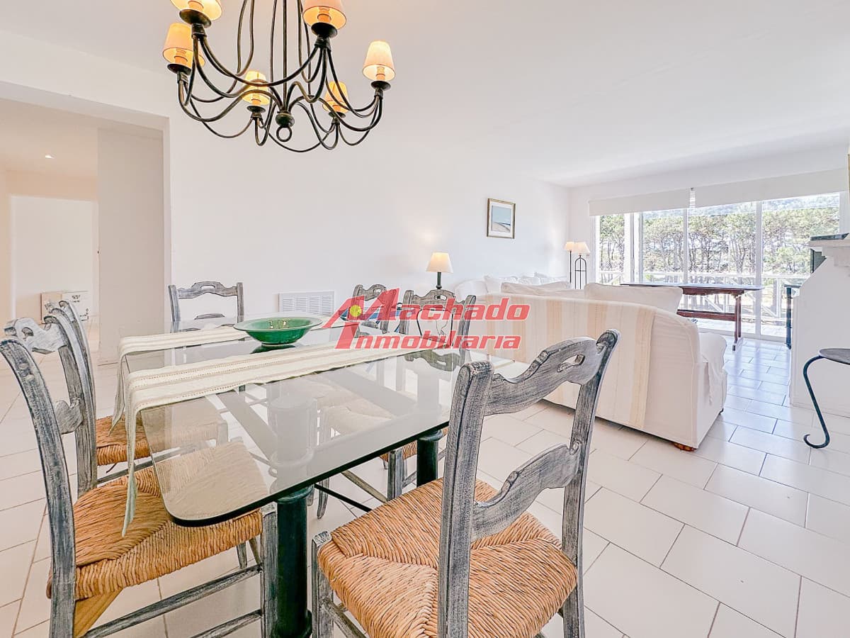 Apartamento de dos dormitorios en venta en primera linea de La Brava -