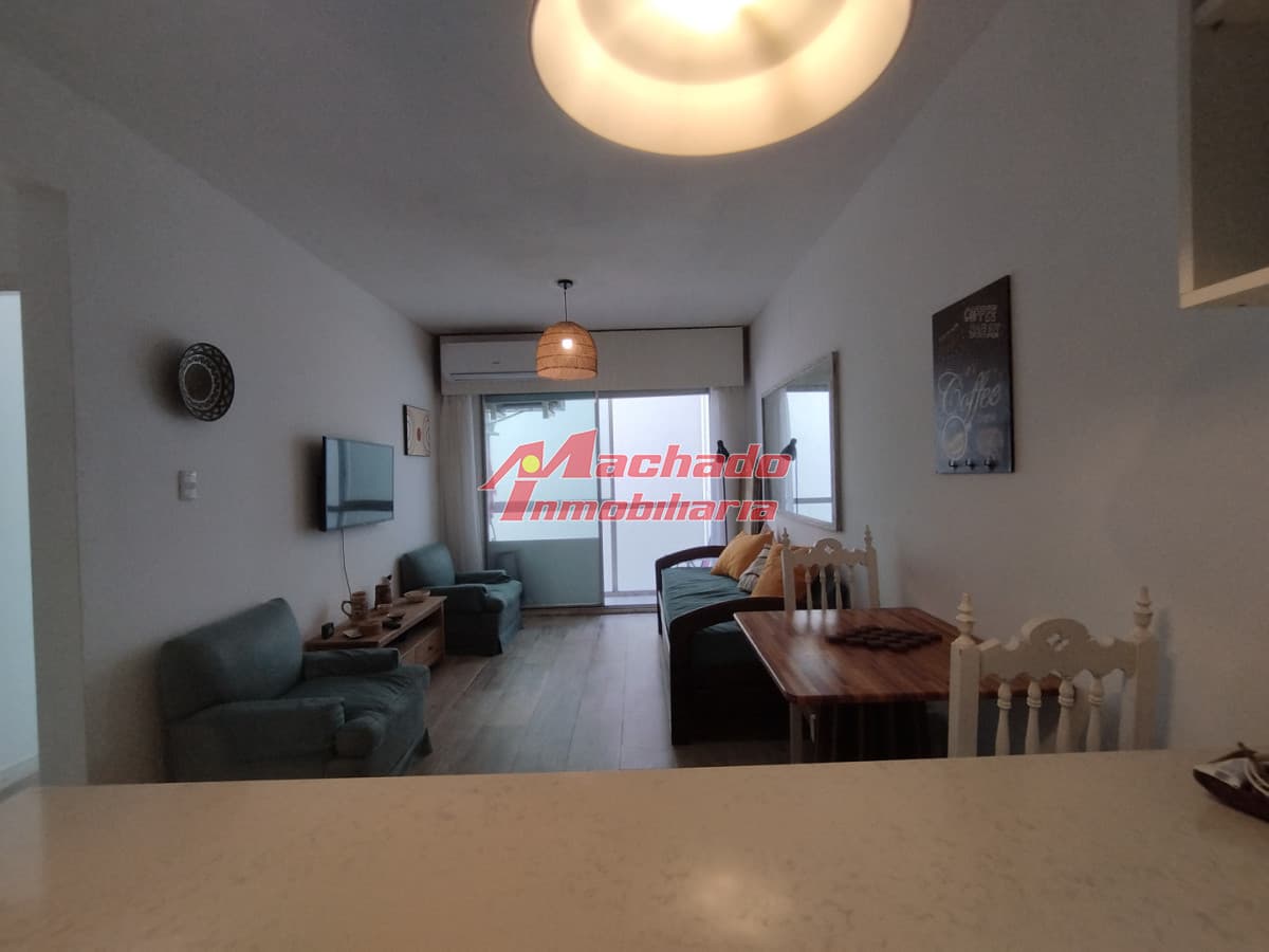 Apartamento de dos dormitorios en alquiler en Punta del Este