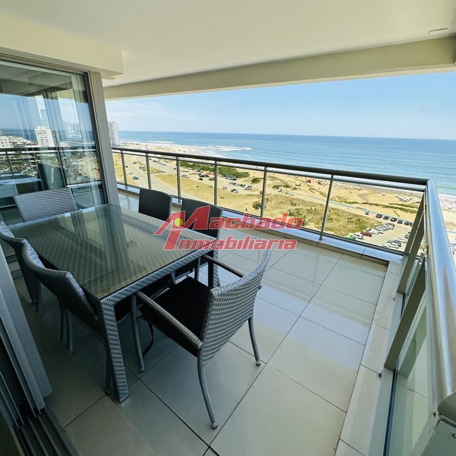Alquiler y venta de apartamento, primera linea, playa brava. 9170
