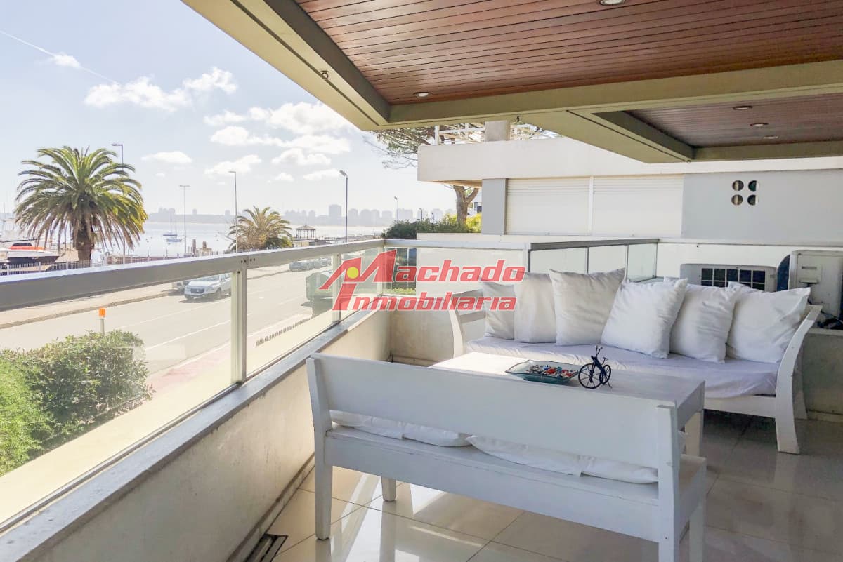 Apartamento En Venta Edificio Espigon Frente Al Puerto.