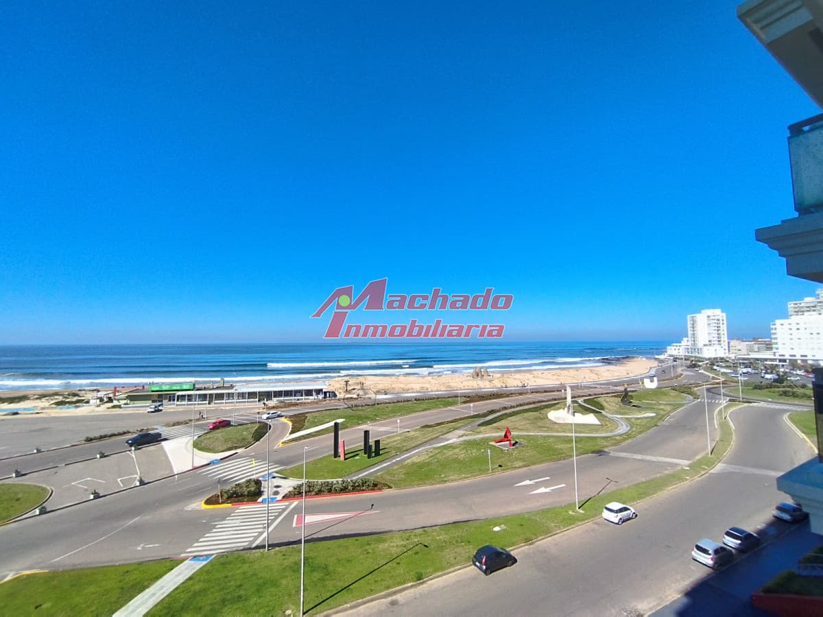 VENTA DE APARTAMENTO DE 3 DORMITORIOS EN PUNTA DEL ESTE