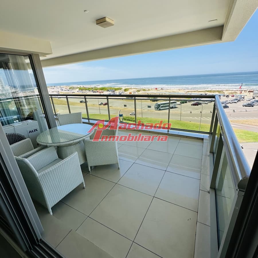Apartamento en Venta y alquiler , primera linea, playa brava.