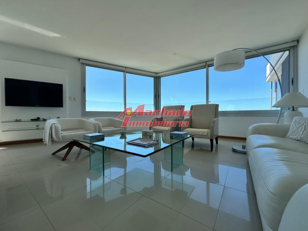 Apartamento de 3 dorm más dep en venta en Punta del Este