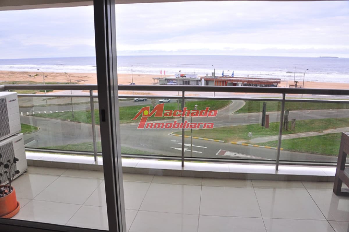 venta y alquiler sobre playa brava Punta del Este