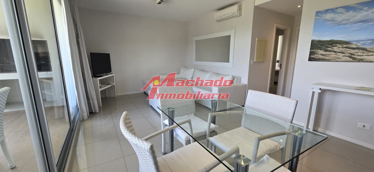 Apartamento de dos dormitorios en venta en Punta del Este