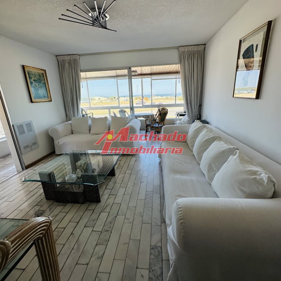 Apartamento en venta, primera linea de la playa brava
