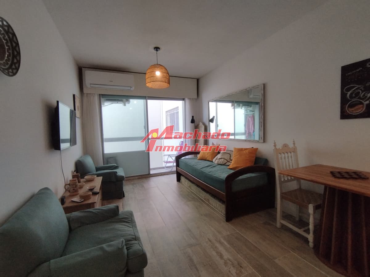 Apartamento de dos dormitorios en alquiler en Punta del Este