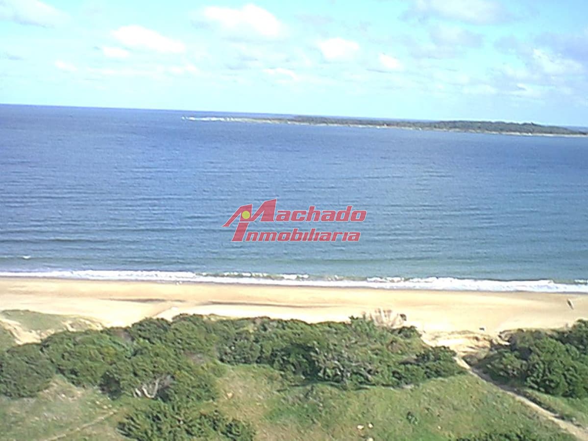 Apartamento en venta de tres dormitorios en Punta del Este