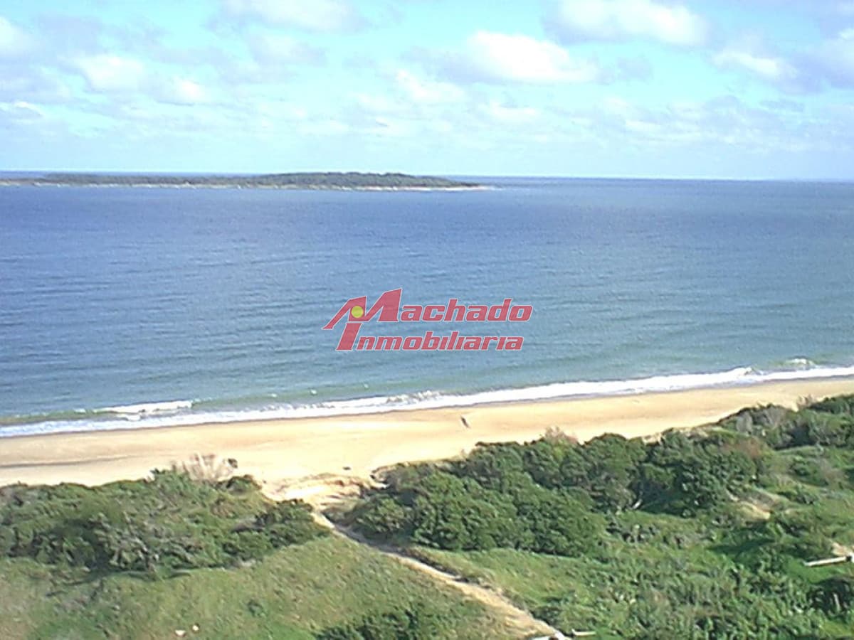 Apartamento en venta de tres dormitorios en Punta del Este