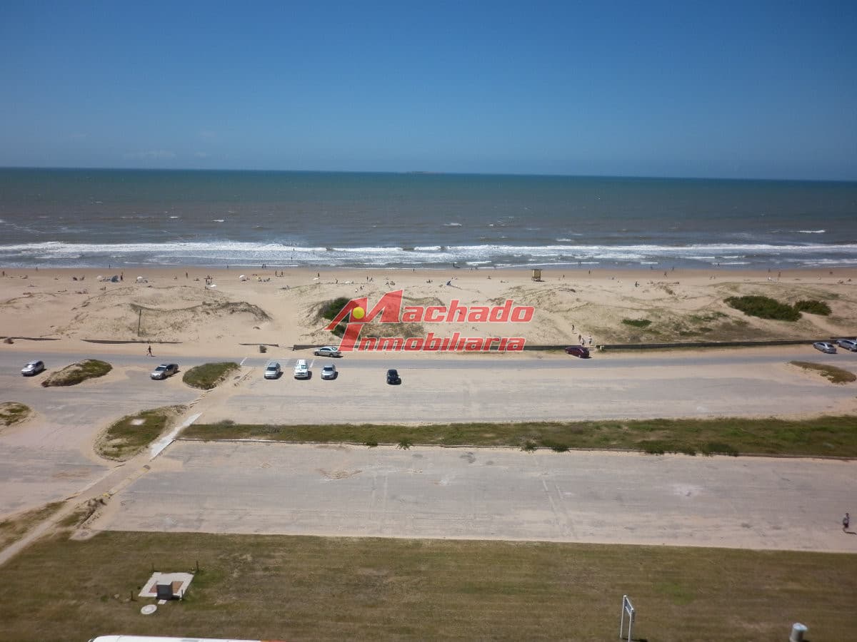 Alquile apartamento de dos dormitorios en Punta del Ester, playa brava