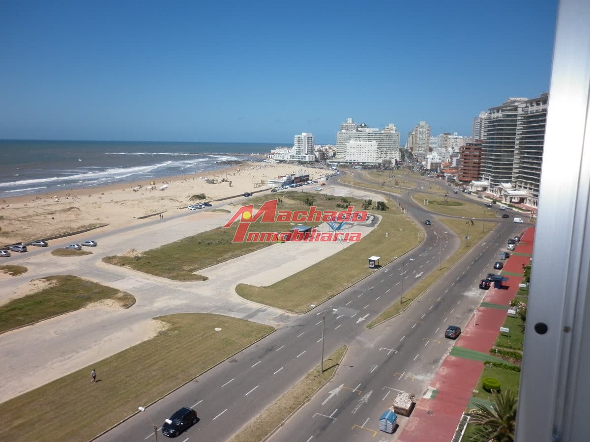 Alquile apartamento de dos dormitorios en Punta del Ester, playa brava