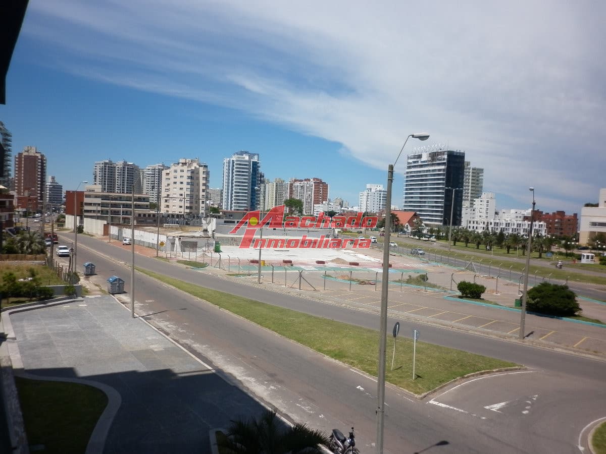 Venta y alquiler de apartamento de 3 dormitorios en Punta del Este