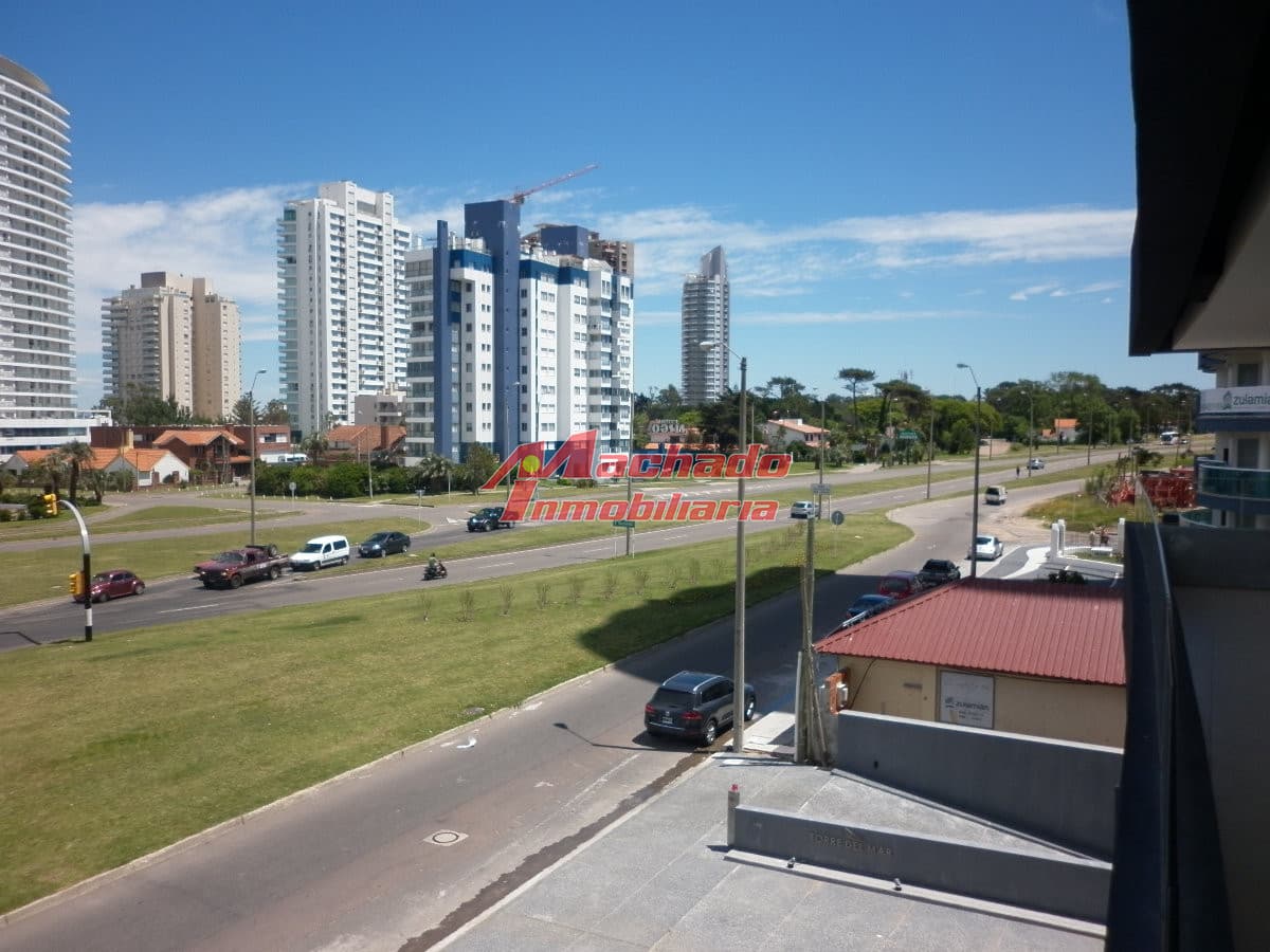 Venta y alquiler de apartamento de 3 dormitorios en Punta del Este