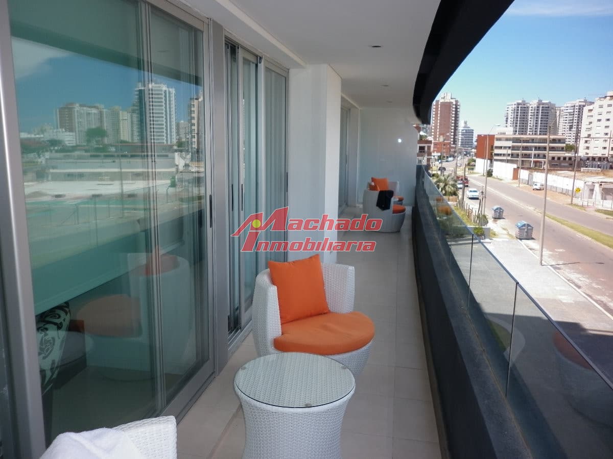 Venta y alquiler de apartamento de 3 dormitorios en Punta del Este