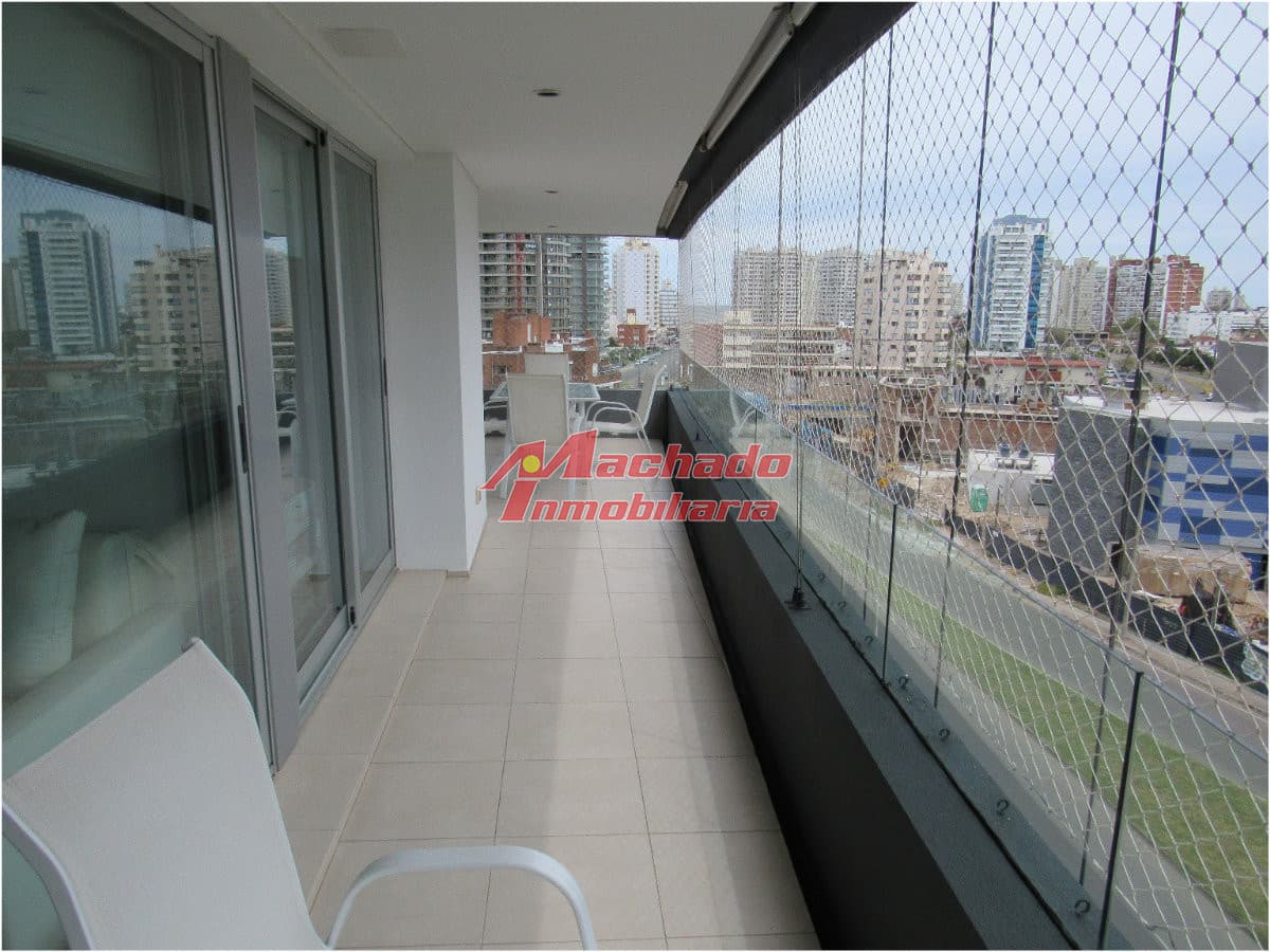 Alquiler de apartamento de dos dormitorios y medio en Punta del Este